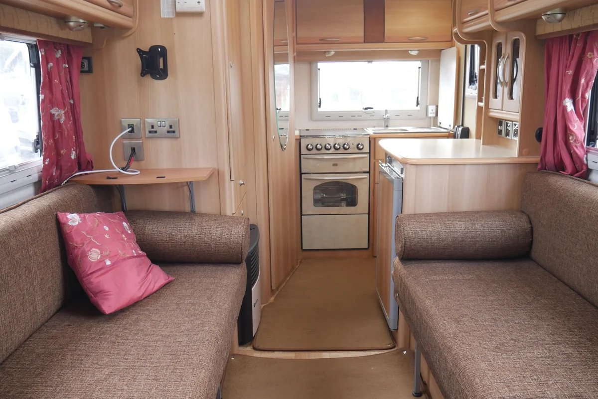 Caravans & Campers tweet media