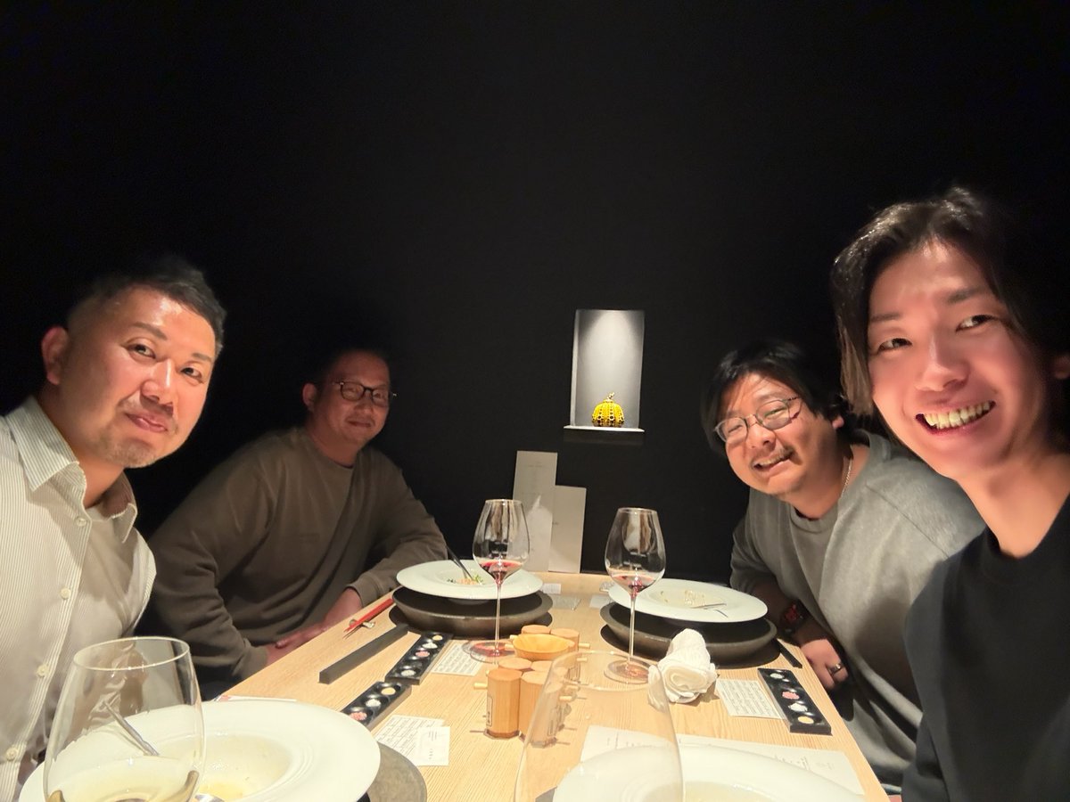 yoichirodeguchi's tweet photo. 福岡で会合🍺

落合さん(@minoru_ochiai_ )
マサさん(@masa_enshacho )
久保田さん(@k0ichi_kub0ta ) https://t.co/0H9rRJksSJ