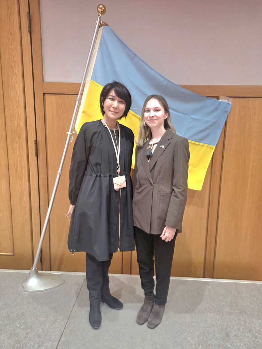 yyjunon's tweet photo. 🇺🇦のマリヤボンダレンコさんと。
戦争で命を落とした学生の人生を
綴った展示会を友人と開き
私は2023年の取材放送でお世話になったので���が、今でも展示会は世界各地で開催中(日本はJICA市ヶ谷)
マリヤさん国の機関の一人として
🇯🇵と🇺🇦を行き来していて
侵攻4年の過酷な現実を
教えて下さいました。 https://t.co/UfyU0vIvxA