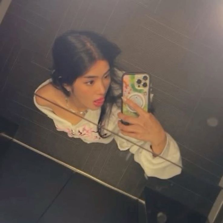 Base umum bisa follow @cornerfess tweet media