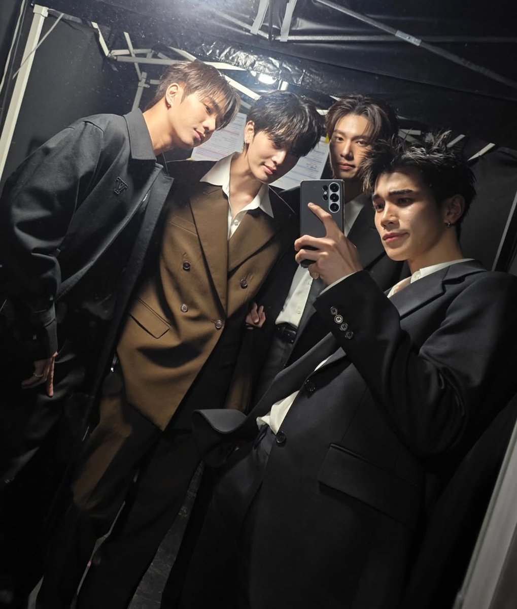 Chew ☾ tweet media