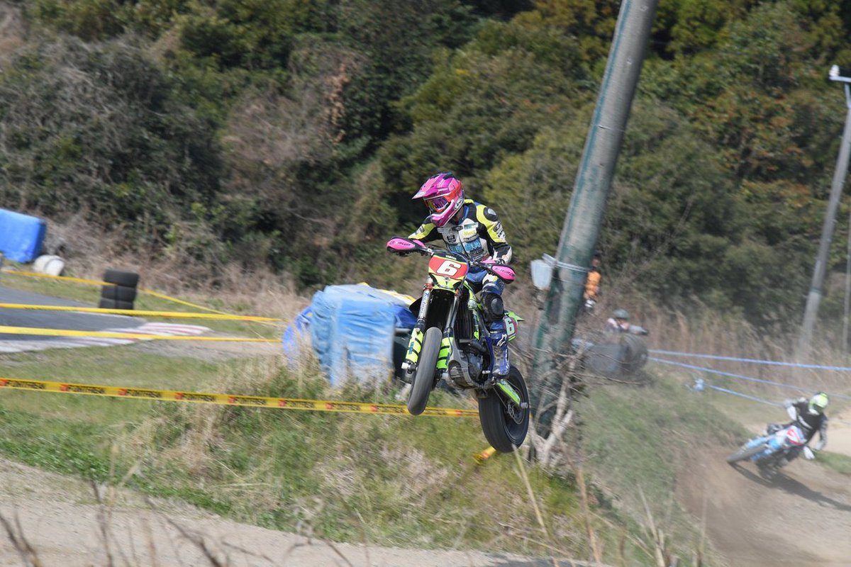 hide (歩夢) tweet media