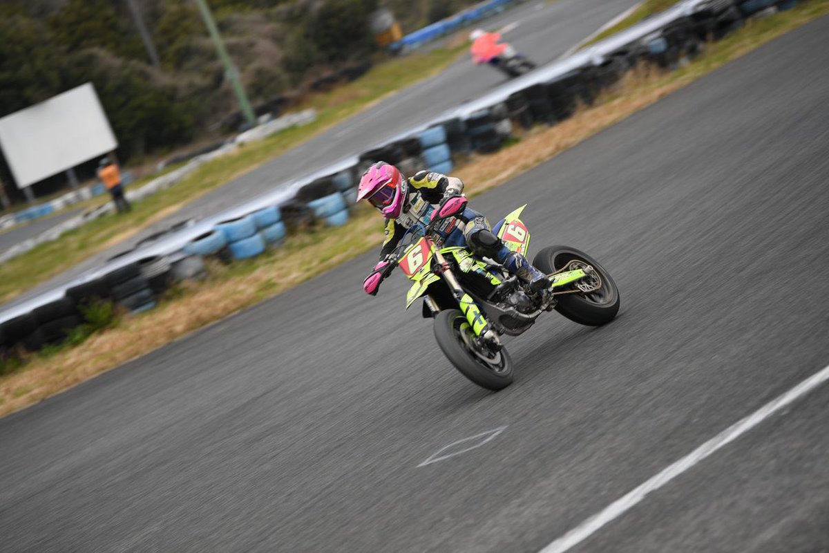 hide (歩夢) tweet media