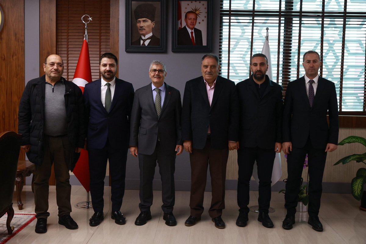 bulsu_emre's tweet photo. İlimizde göreve başlayan Valimiz Sayın @celikcahit e hayırlı olsun ziyaretinde bulunduk .Şehrimizin gelişimi ve hemşehrilerimizin refahı adına yapacağı çalışmalarda kendilerine başarılar diliyor, nazik kabulleri için teşekkür ediyoruz .@_srhtylmz @Esnf_Sntkar_oda @12Budan12 @SametBurulday2