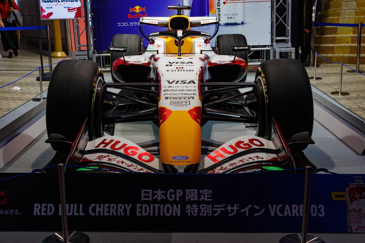 sakaki787's tweet photo. 渋谷109にて展示
レッドブルチェリーエディション
VCARB03 見てきました
別アングルで
日没間際に行ったのであっと言うまに暗くなってしまい カメラの限界だったかもしれませんが
よく見たらマシンのハロ部分に
レッドブルのチェリー缶のデカール?
#レッドブル
#VCARB03
#渋谷109 https://t.co/xsnNOz0qqQ