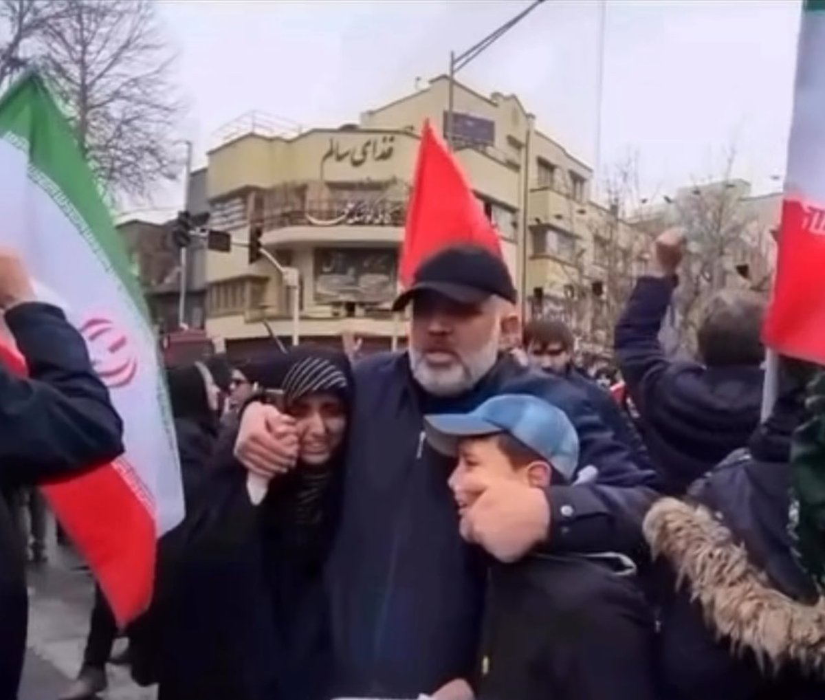 پناه (مامان پل‌ها سابق) tweet media