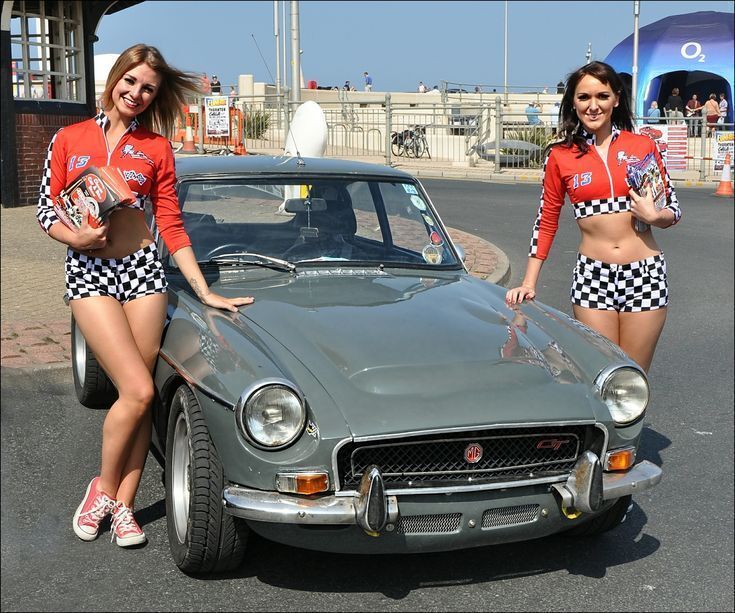 Retromania4ever's tweet image. 🇬🇧 MG MGB GT &amp;amp; Friends 
#british #classic