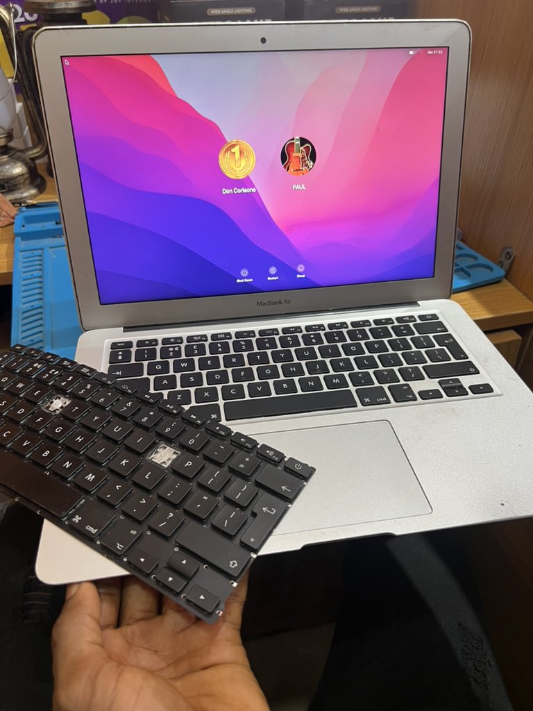 Iam_KizzyKroxx's tweet image. REPAIR 👨‍🔧 

MACBOOK AIR 13”
A1466 2017
INTEL CORE i5
KEYBOARD REPLACEMENT 🤝

LET’S FIX IT FOR YOU.

DM/CALL:-09054560886 FOR MORE INFO.

ABUJA.