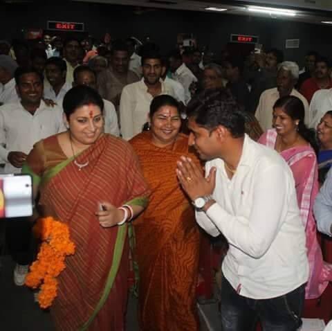 वरिष्ठ भाजपा नेता, ओजस्वी वक्ता एवं पूर्व केंद्रीय मंत्री श्रीमती <a href="/smritiirani/">Smriti Z Irani</a> जी आपको जन्मदिन की आत्मीय बधाई एवं शुभकामनाएं ।

प्रभु श्री साँवरिया सेठ से आपके उत्तम स्वास्थ्य एवं मंगलमय जीवन की कामना करता हूँ ।

<a href="/SmritiIraniOffc/">Smriti Irani Office</a>