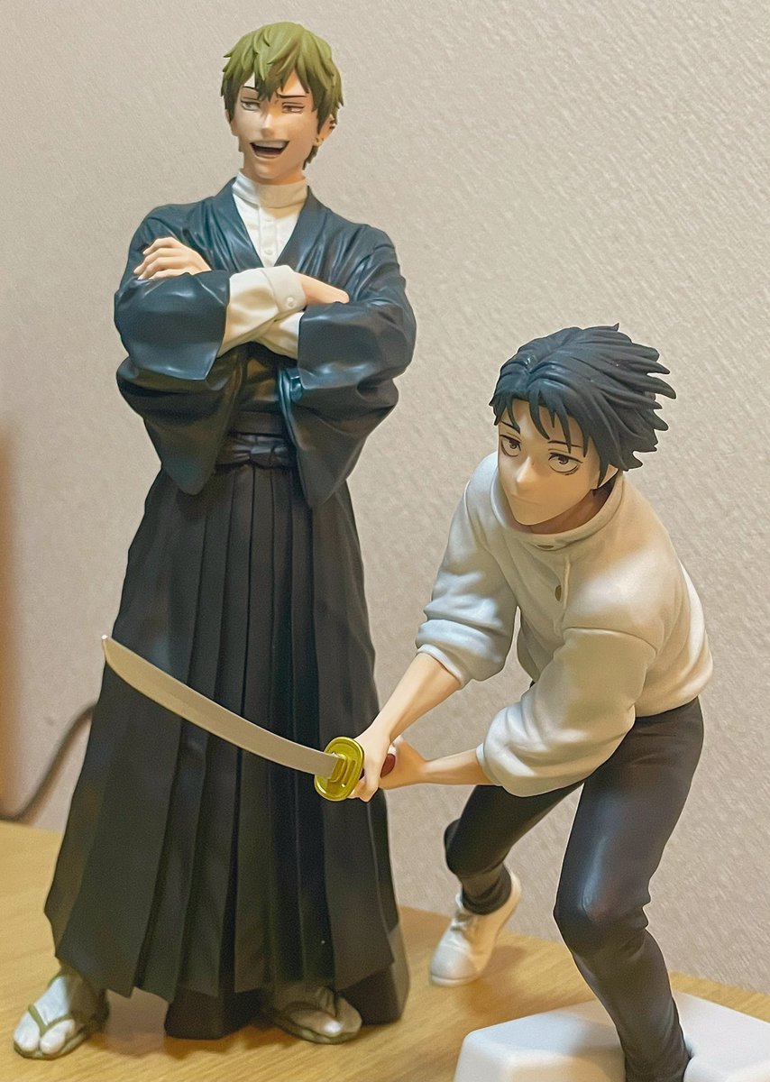 MfxKq's tweet photo. 呪術廻戦ハマってフィギュアまで買い始めたけど直哉が憂太に指示を出してるポケモンみたいな構図になって笑ってる https://t.co/8Al50kKzur