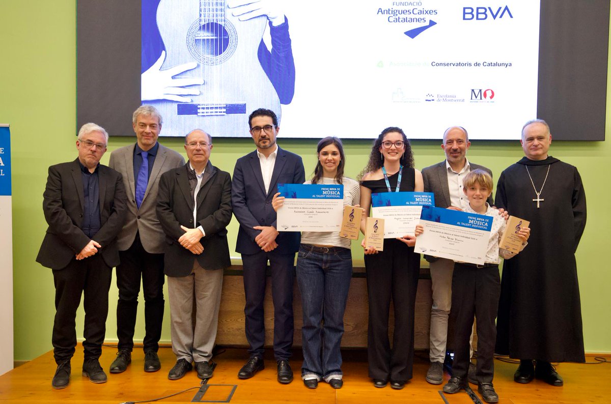 Fcaixescat's tweet photo. Montserrat ha acollit el lliurament de premis de la 10a edició del Premi BBVA de Música al Talent Individual, amb 104 joves músics de 20 centres d’arreu de Catalunya. Enhorabona als premiats, finalistes i participants! 🎶👏 

#PremiBBVA #Música https://t.co/FAKzev9b86