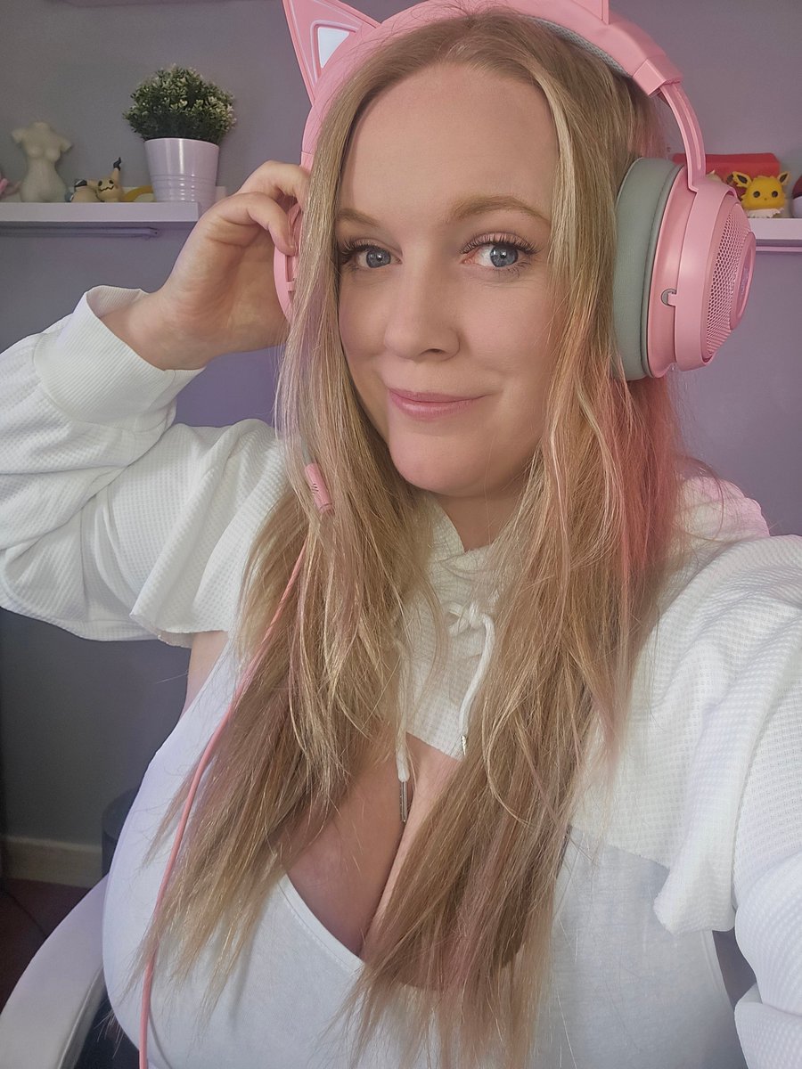 Julie.Adventures tweet media