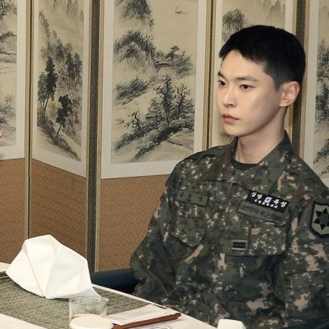 가짜 군인                                               진짜 군인