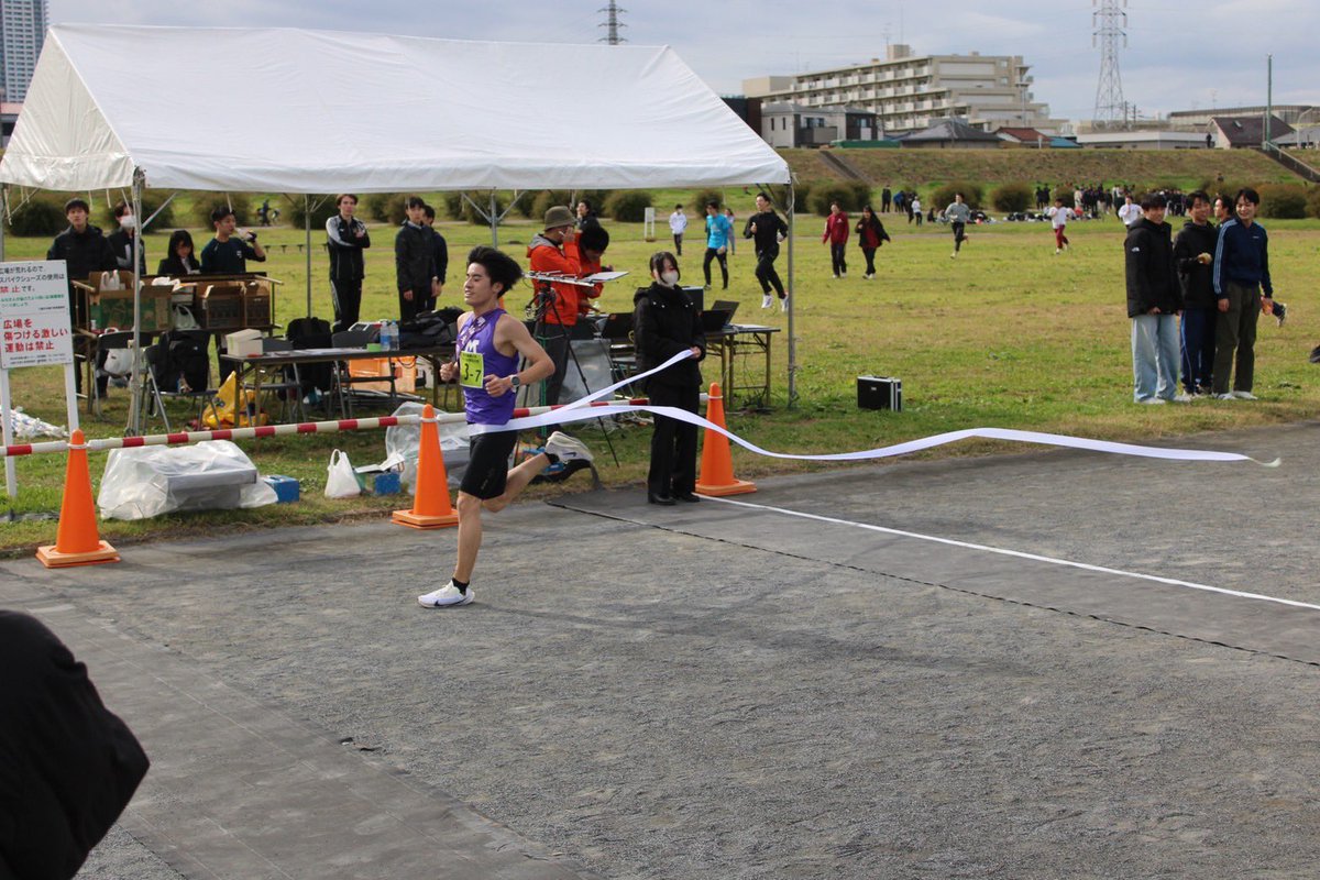 meiji_tf's tweet photo. 【ブロック紹介】
次は中距離🏃‍♀️
中距離ブロックは主に800mの練習を行っています🔥
耐乳酸系のスピード練習から距離走まで、幅広く楽しく取り組んでいます！
冬は3000m〜ハーフ！
人数は少なめですが、その分アットホームな雰囲気です☺️
経験者はもちろん、大学から始めたい人や未経験者も大歓迎です！ https://t.co/W1HgXZ7VyR