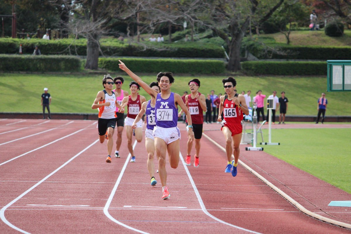 meiji_tf's tweet photo. 【ブロック紹介】
次は中距離🏃‍♀️
中距離ブロックは主に800mの練習を行っています🔥
耐乳酸系のスピード練習から距離走まで、幅広く楽しく取り組んでいます！
冬は3000m〜ハーフ！
人数は少なめですが、その分アットホームな雰囲気です☺️
経験者はもちろん、大学から始めたい人や未経験者も大歓迎です！ https://t.co/W1HgXZ7VyR