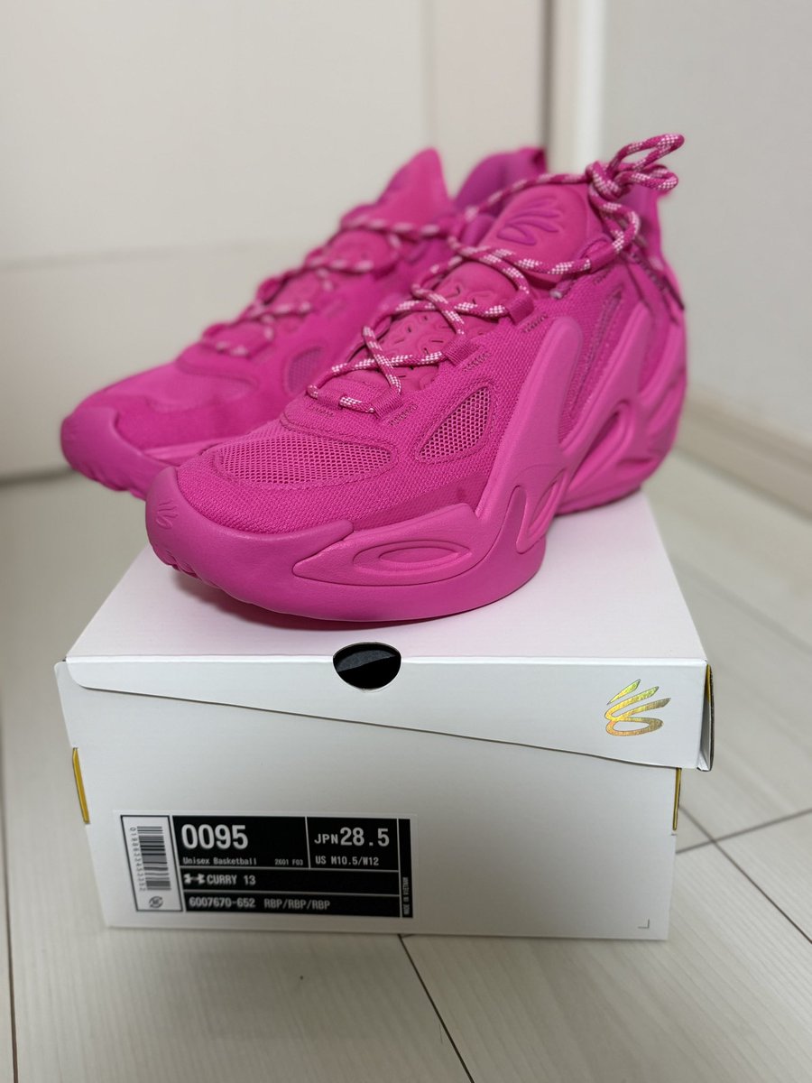 kazumi_oshi's tweet photo. カリー13、欲しかった色GET🩵🩷
バカ履きします。
水色ピンクー🩵🩷
#CURRY13 
#高山一実
#髙山でごめん
#ほっこりさんず https://t.co/7KgHZxFVul