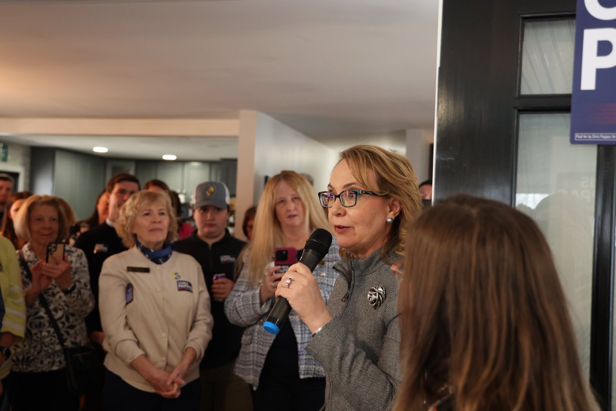 Gabrielle Giffords tweet media