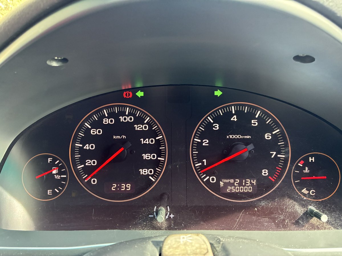 6strblue's tweet photo. 手芸屋さん巡り北陸ドライブ〜✌️
【2026.3.19-3.22】
走行距離:約1300km
①偶然見つけた撮影スポットin新潟💭愛車くんかっこよ(；´Д`)ﾊｧﾊｧ
②250000km突破🎉
③ポケふた巡り(富山・新潟)合計7箇所💪
④サンキさんで布売り場ハシゴ🤭
警告灯点灯なし👍✨ https://t.co/Au9n37bjAG
