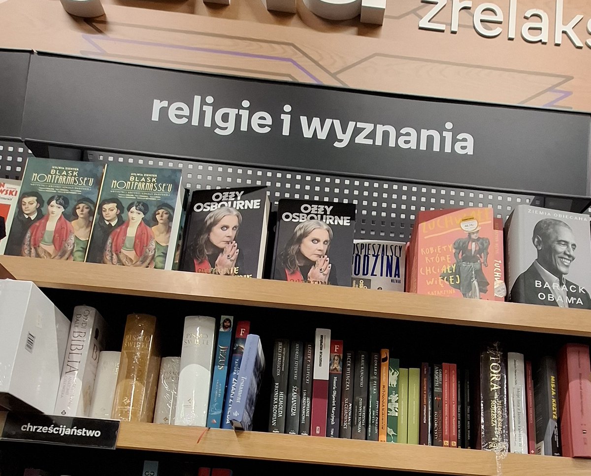 tyczynski_k's tweet photo. #Empik w dziale religia i wyznania poleca książki: Barack Obama „Ziemia obiecana” i Ozzy Osbourne „Ostatnie namaszczenie” 😉 https://t.co/Iiexp9ZhmT