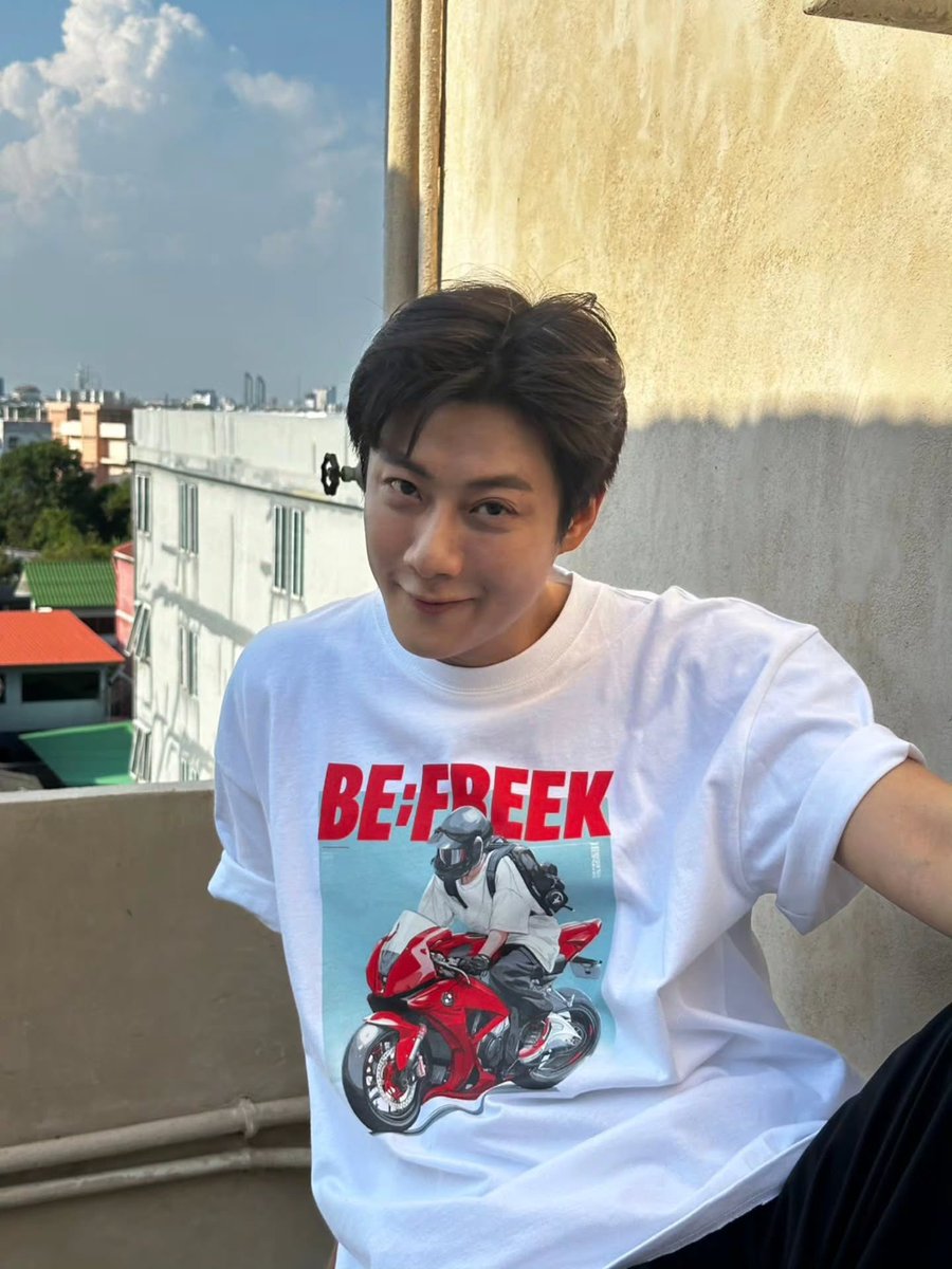 bemythursday's tweet photo. กะเอาตาย #พี่จอง เล่นกับใจชห แบบพี่รู้ปะว่าตัวเองโคตรหล่อโคตรน่ารักกก เด้กสาวสิ้นใจกันหมดแล้ว เจองี้หนูเทหมดหน้าตักอะ แบบพี่โคตรเทส https://t.co/y3NT5e5jtJ