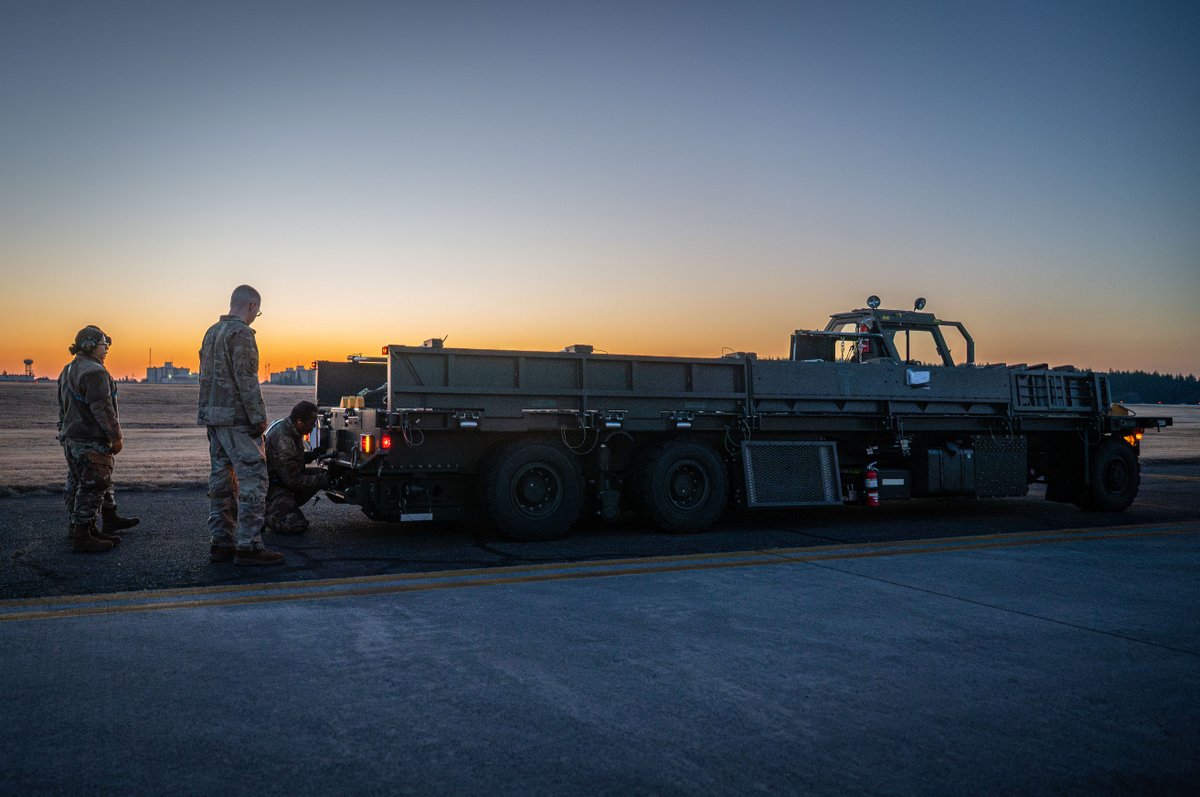 Yokota Air Base tweet media