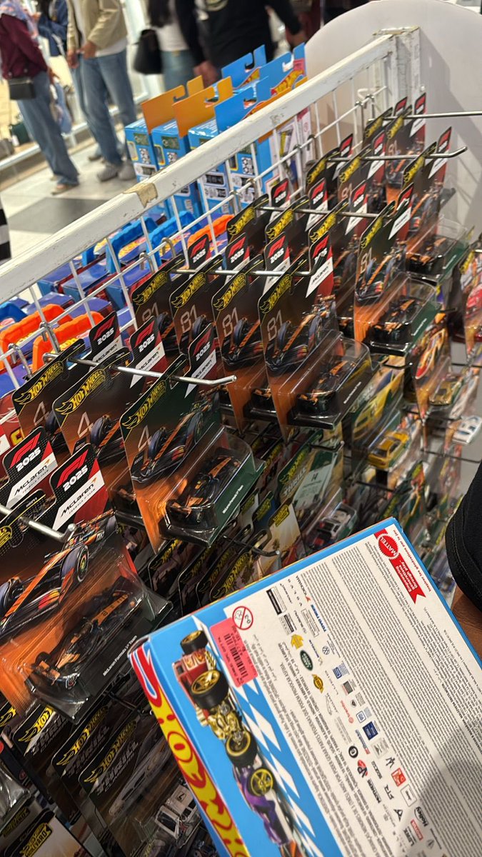 everyholic tweet media