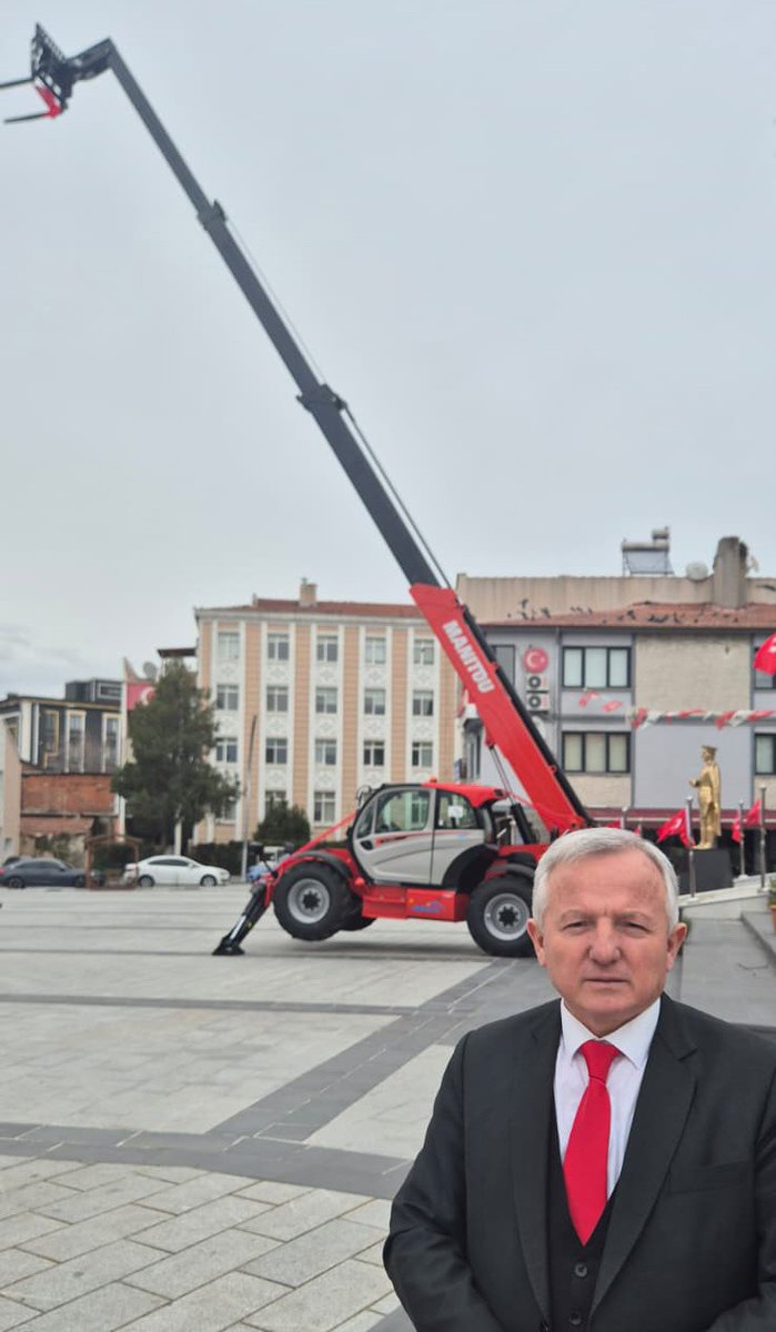 Belediyeipsala's tweet photo. Belediyemiz Lisanslı Depomuza, üreticilerimizin hizmetine sunulmak üzere 2.’sini satın aldığımız telehandler hayırlı olsun. https://t.co/gHfeVSR87n