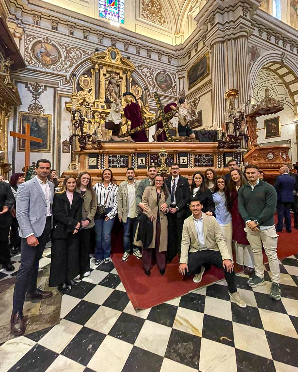 DespojadoGR's tweet photo. Durante el pasado fin de semana, acompañamos a nuestra querida @estudiantesgrx durante la presentación y bendición del nuevo paso de misterio.

Deseamos felicitar públicamente a la Hermandad la nueva joya que regalan a Granada.

#DespojadoGR | #Temporada2026 https://t.co/LDDQNOc5nw