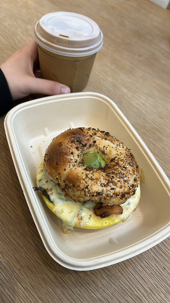 BarefootEllecktric 🐺😈🌌 (Elleck)➡️CarrierCon tweet media