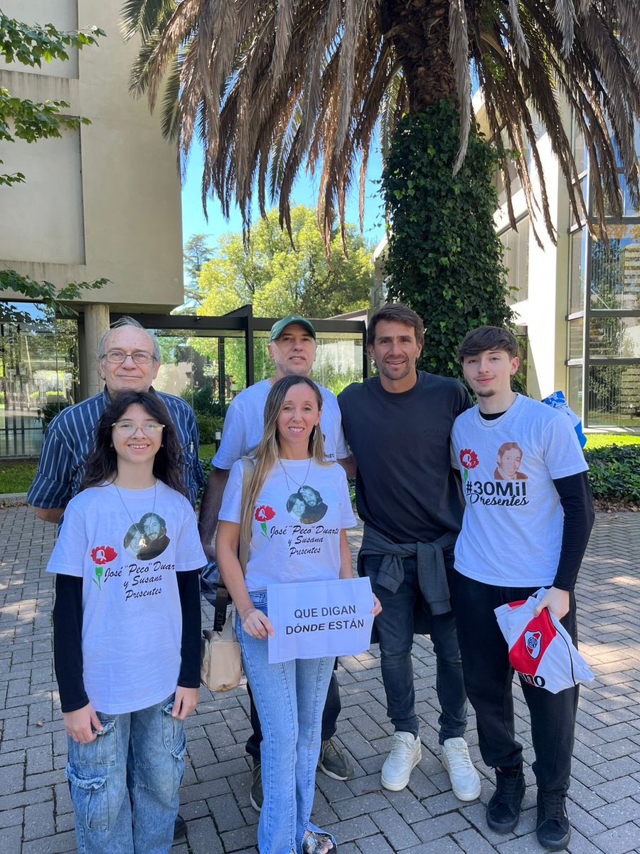 🇦🇷 En el marco del 50º aniversario por el golpe de Estado, familiares de desaparecidos fueron recibidos por Leonardo Ponzio en el hotel que se hospedó River en Rio Cuarto (Córdoba)