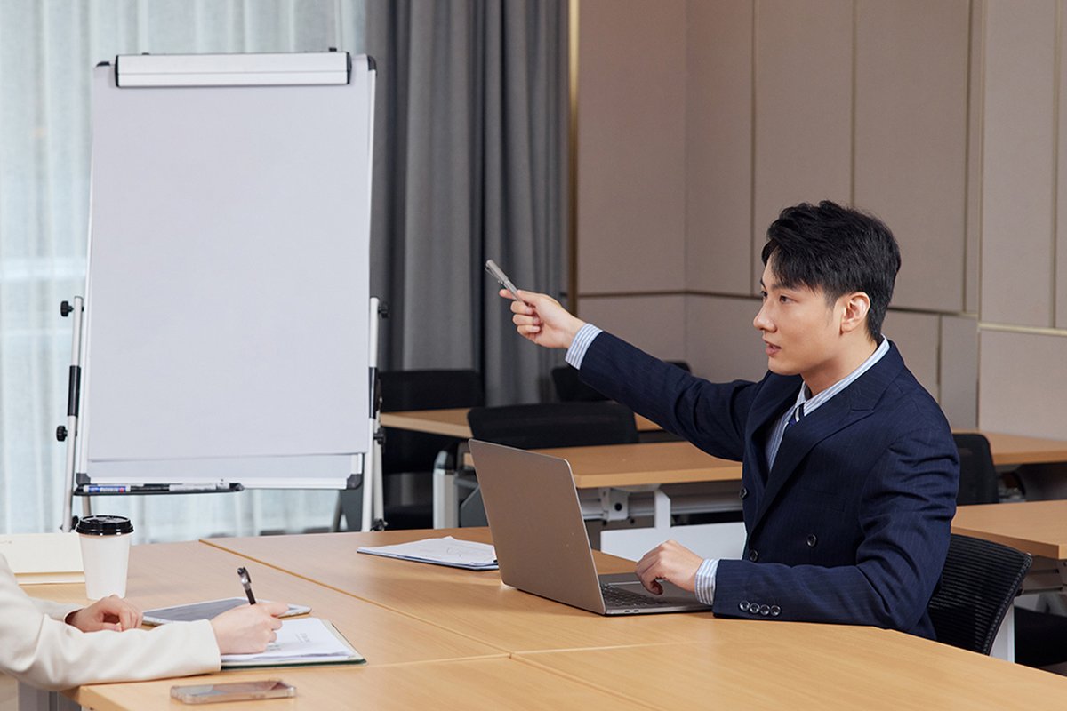 andrea le tweet media