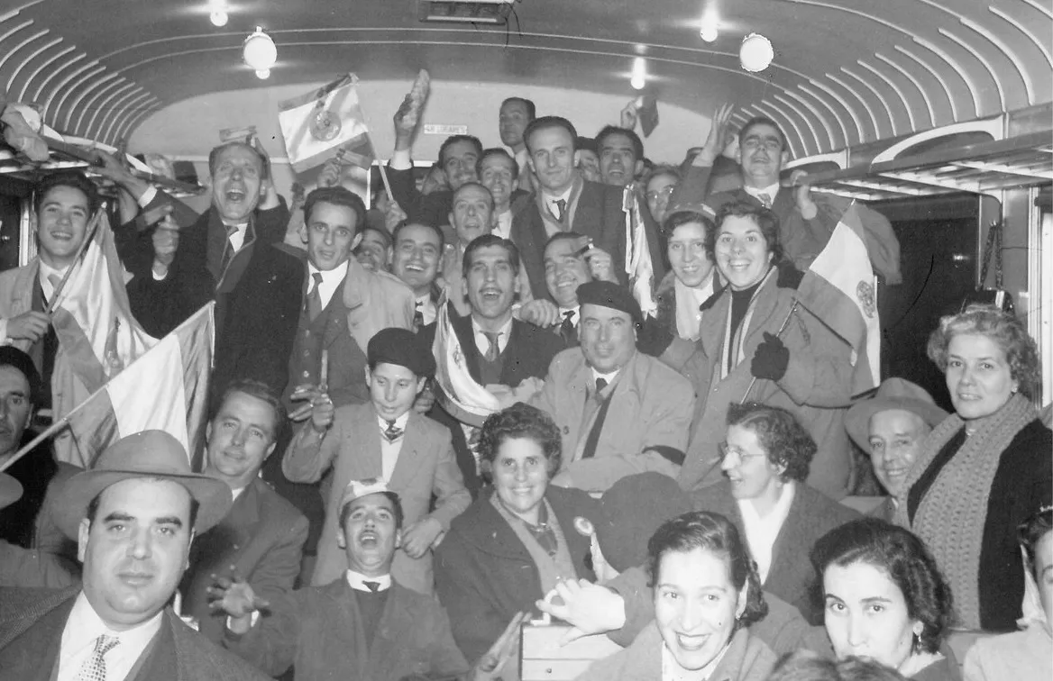 🔙📅 Aconteceu no dia 22 de Março 1959

👉 O melhor do FC Porto é, e sempre será, as suas gentes. 

Centenas deslocaram-se a Torres Vedras para ir buscar um título que nos tentaram roubar até ao último segundo.

Não conseguiram.

Somos o FC Porto! 💙