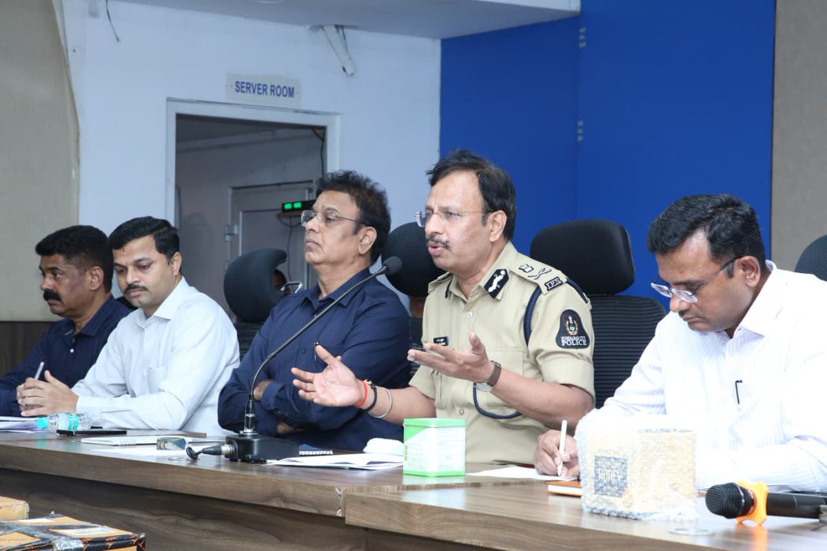 SajjanarVC_IPS's tweet image. Major Crackdown on QNet MLM Scam!

The SIT of Hyderabad City Police, have busted a massive multi-crore illegal money circulation scheme by Vihaan Direct Selling (QNet), arresting 32 persons across Telangana, Andhra Pradesh and Karnataka.

This fraudulent network lured IT