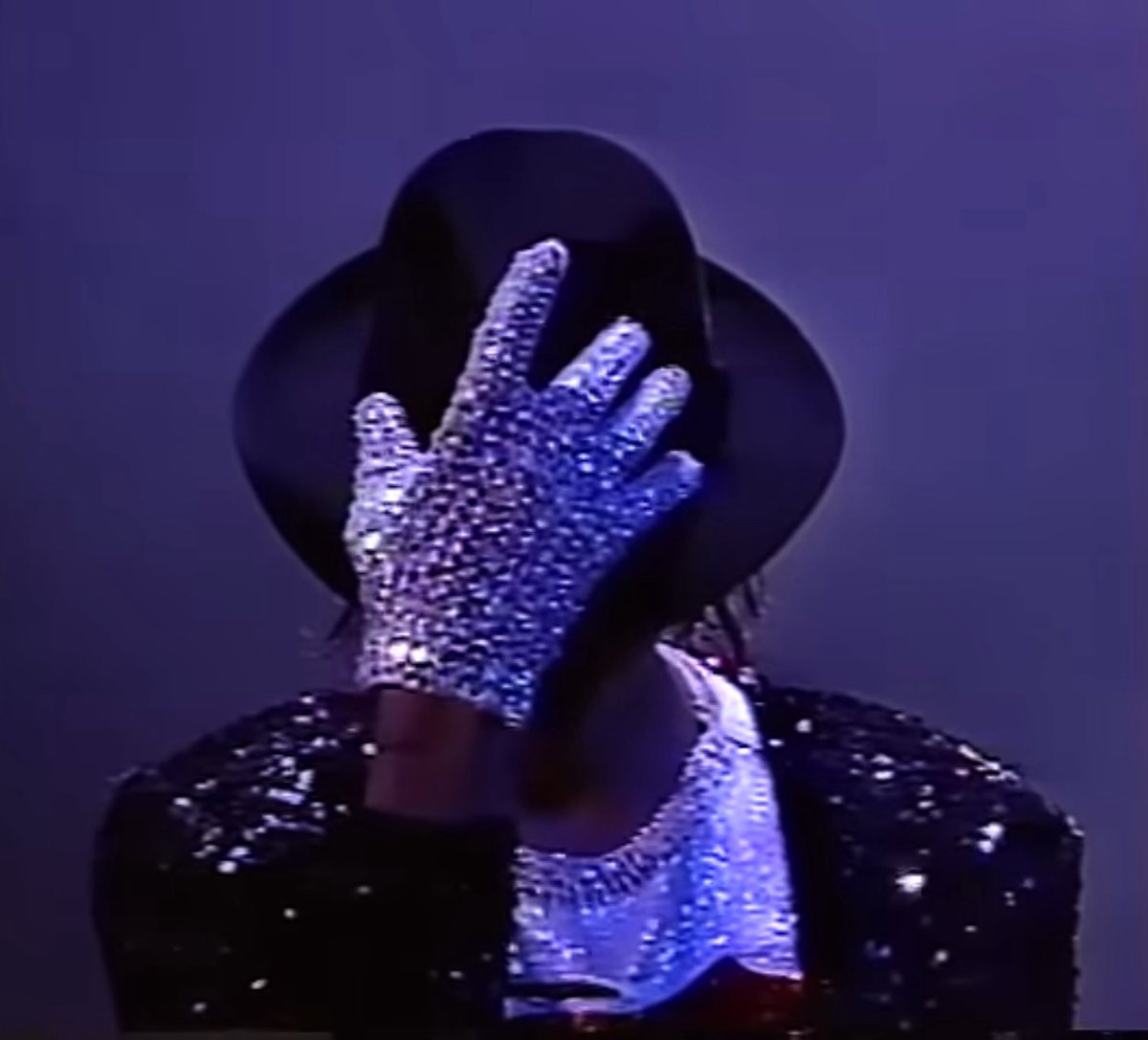 𝓥𝓮𝓻𝓸𝓷𝓲𝓬𝓪💫 | MJ fan tweet media