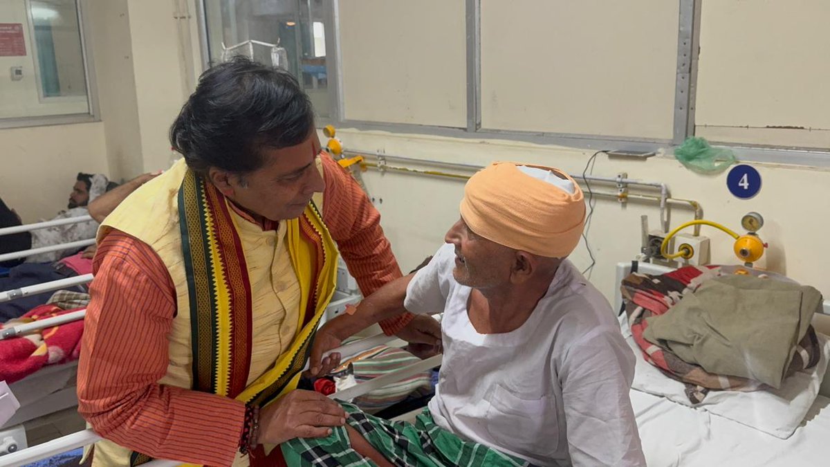 PradeepPatelBJP's tweet photo. आज JK Hospital, भोपाल पहुंचकर मऊगंज क्षेत्र से भर्ती मरीजों से मुलाकात कर उनका हालचाल जाना तथा उनके स्वास्थ्य की विस्तृत जानकारी ली। इस दौरान चिकित्सकों से उपचार की स्थिति पर चर्चा करते हुए मरीजों को हर संभव सहायता का आश्वासन दिया। https://t.co/onREFzONVf