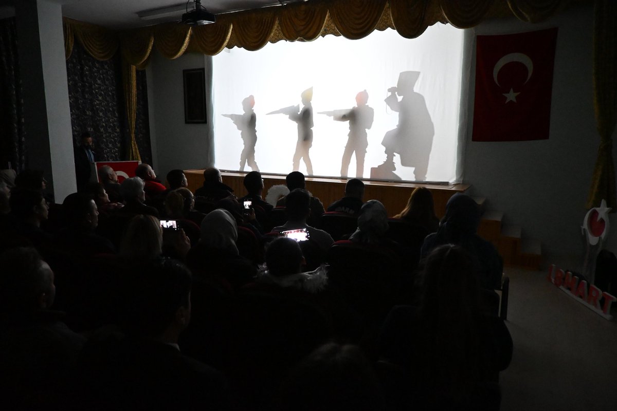 18 Mart Şehitleri Anma Günü ve Çanakkale Deniz Zaferi, Halk Eğitim Merkezi Konferans Salonunda gerçekleştirilen programla kutlandı.