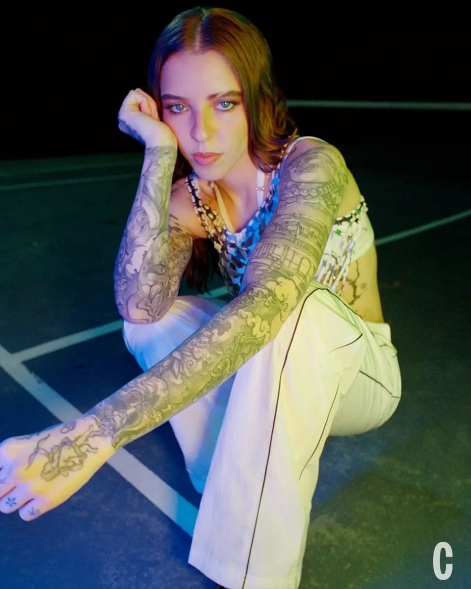 Young Miko Crew tweet media