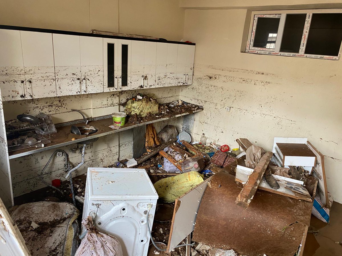 Tvolaycom's tweet image. Şanlıurfa’da sel mağduru ailenin yürek burkan dramı tvolay.com/sanliurfada-se… 
#altın #kaza #Fiziki #Trumpİran #brent #RamazanHoca #ZuhalKalaycıoğlu #Sondakika #tvolaycom #Urfa #Urfahaber #Şanlıurfa #Yol @RTErdogan @mustafaciftcitr @hasansildak