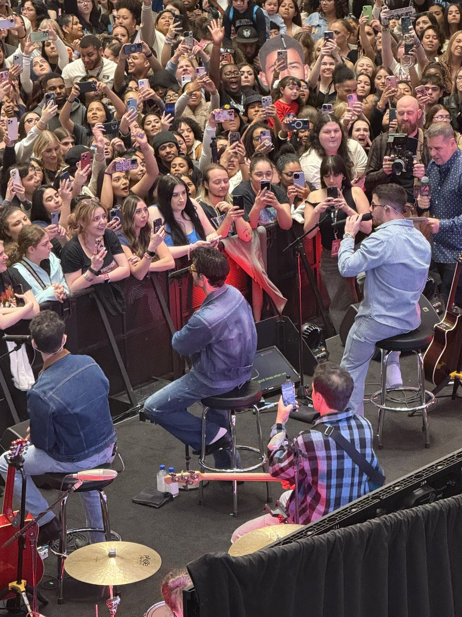 Christina🌸 tweet media