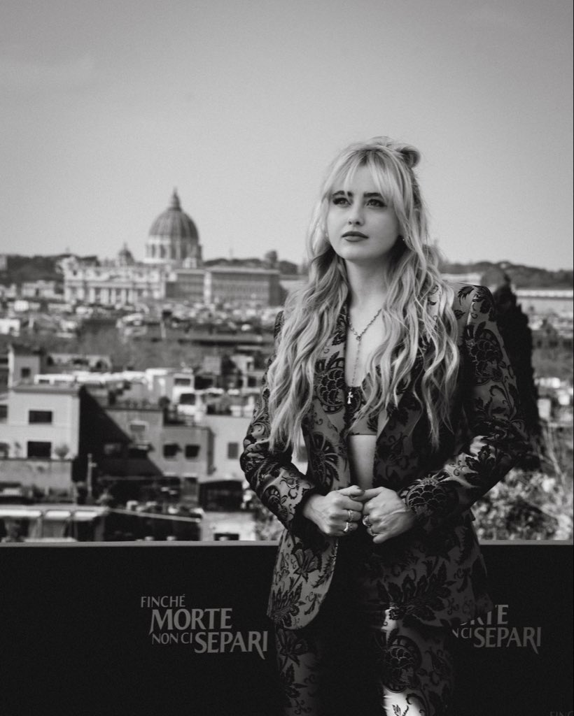 KATHRYN NEWTON tweet media