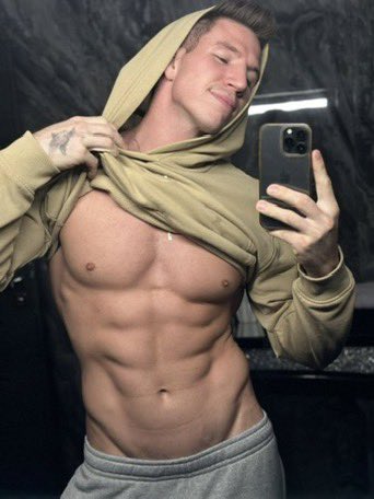 My name is Martin tweet media