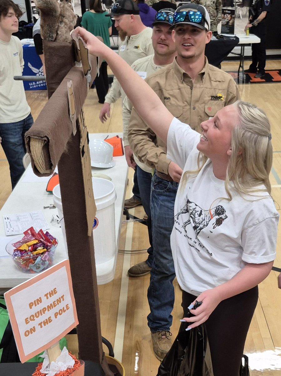 TNMP's tweet image. Our Pilot Point crew was proud to represent TNMP at the Pilot Point College and Career Fair. We loved talking with students from the Pilot Point area about the many paths and possibilities in the energy industry.
 #CareerFair #EnergyIndustry #CommunityEngagement