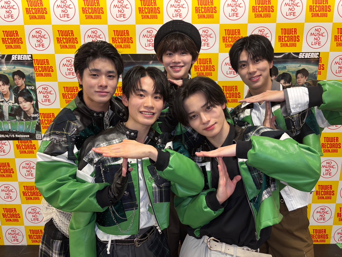 TOWER_Shinjuku's tweet photo. 【#タワレコ新宿イベント】
SEVENIC 4thエムカード リリースイベント終了後のお写真です！本日はイベント実施ありがとうございました～！
Tポーズ頂きました✨
今週はさらに3/28土曜日にも実施していただきます～！皆様是非ご参加ください！
https://t.co/Bhlx3pq4tz
#SEVENIC https://t.co/TPIMAktC0w