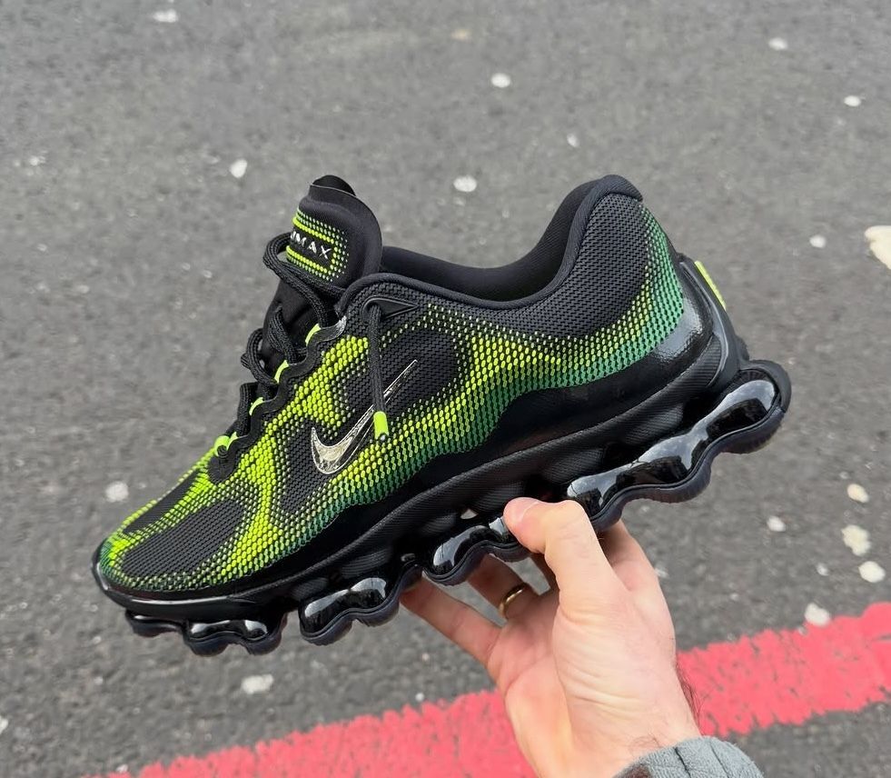 JustFreshKicks tweet media