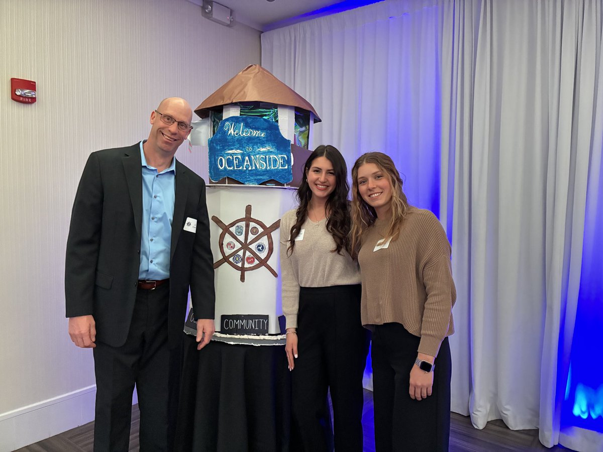 Christina Folias tweet media