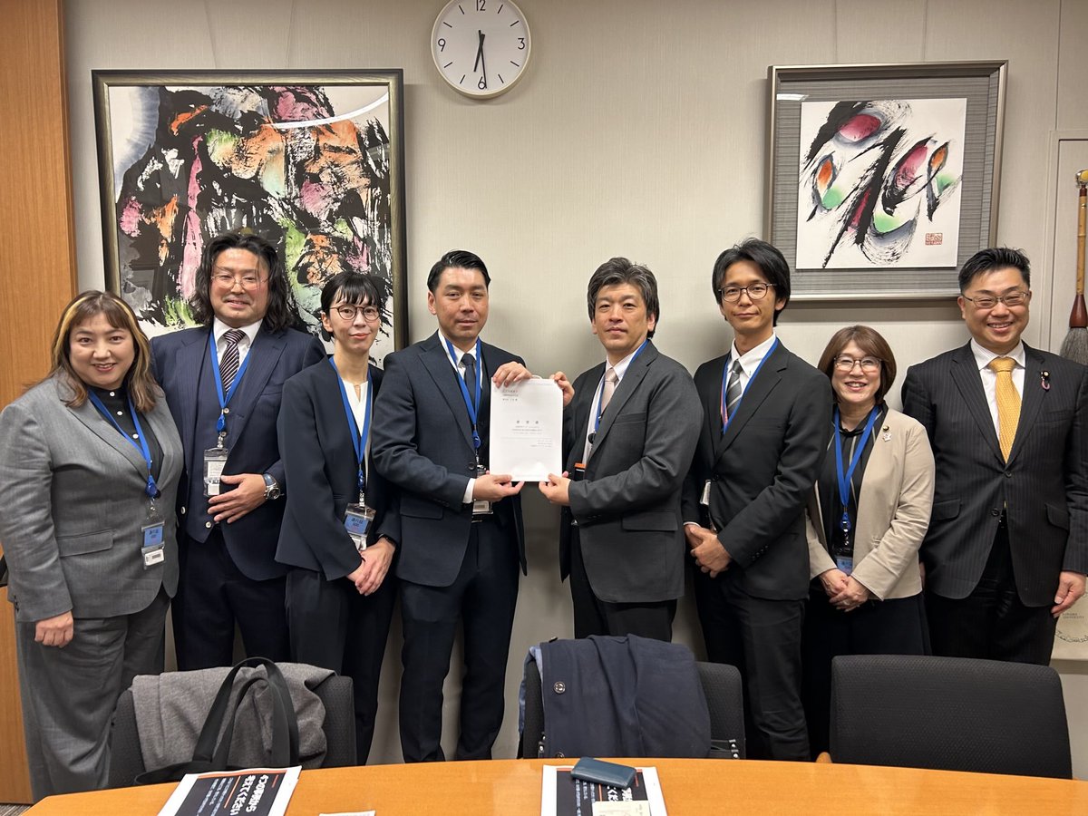 Image for the Tweet beginning: 筑紫野市議会議員の山本加奈子先輩がご上京。
株式会社Glove Supportの久保由紀子代表はじめ皆様がこども家庭庁の皆様に要望書を手交した後に意見交換。

とても前向きなやり取りに感動の時間でした。
さあ、久保代表！皆様！また地元・福岡に戻って打合せしましょうね！ 