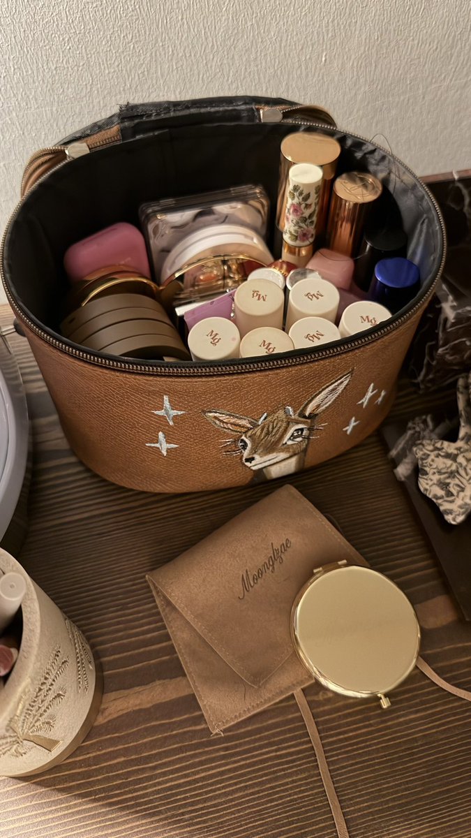 𝐿𝑎𝑚𝑎 tweet media