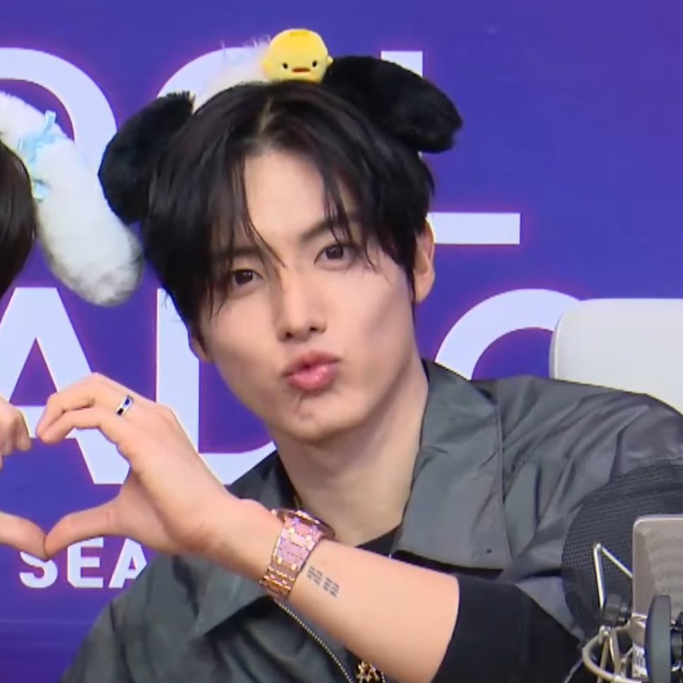 angelina˚ ༘♡ tweet media