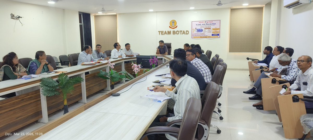 આજરોજ બોટાદ જિ.પં ખાતે માન.DDO સાહેબશ્રીના અધ્યક્ષ સ્થાને તેમજ માન.CDHO મેડમશ્રી, માન DTO સાહેબશ્રીની ઉપસ્થિતીમાં આરોગ્યની વિવિધ કમીટીઓની મિટિંગ યોજવામાં આવેલ. જેમાં ટીબી મુક્ત ભારત અભિયાન અંતર્ગત ટીબીના ઇન્ડિકેટર, ટીબી મુક્ત ગ્રામ પંચાયત, બાબતે ચર્ચા કરી જરૂરી માર્ગદર્શન આપેલ.