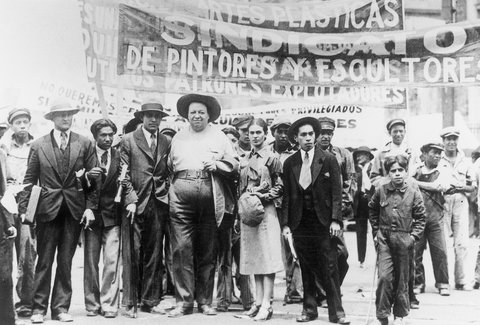 zarandillo's tweet photo. Diego Rivera and Frida Kahlo with members of the Artists’ Union at a May Day march. Mexico City. 1929. Tina Modotti https://t.co/AHMFDxSlMS
